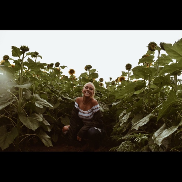 Meet your Posher, Julie - Picture 2 of 7